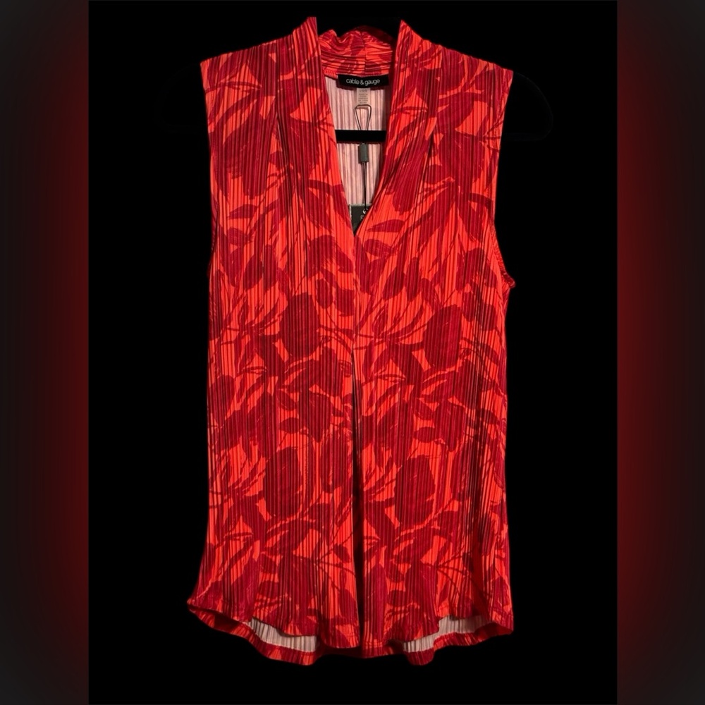 NWT•Cable & Gage Women’s Sleeveless Crinkle Top